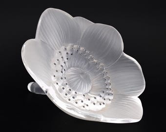 Lalique Crystal Anemone Flower Sculpture: Signed French Art Glass