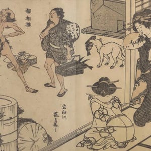 Op de afbeelding: Een vintage Japanse houtsnede met verschillende figuren in een huiselijke sc&egrave;ne. De prent toont een skeletachtig figuur, een vrouw met een mand en twee vrouwen in traditionele kledij. Er is ook een hond aanwezig.
