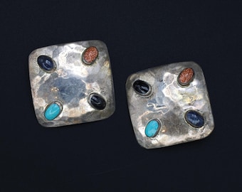 Bijoux Taxco Mexico vintage, boucles d'oreilles modernistes en argent sterling 925 et 8 cabochons de pierres précieuses, pain d'argent carré martelé
