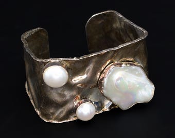 Brutalistische sieraden, gewaagde sculpturale manchetarmband, sterlingzilver en parels, gesigneerde JS925 retro modeaccessoires, vintage geometrische manchet