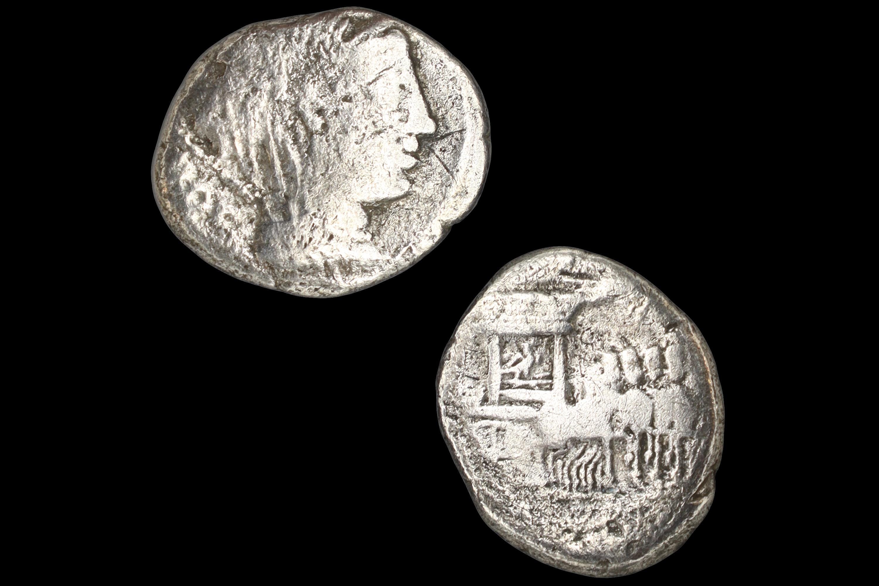 古代ローマ共和国、銀貨デナリウス16アス、紀元前87年、女神ユノと四頭
