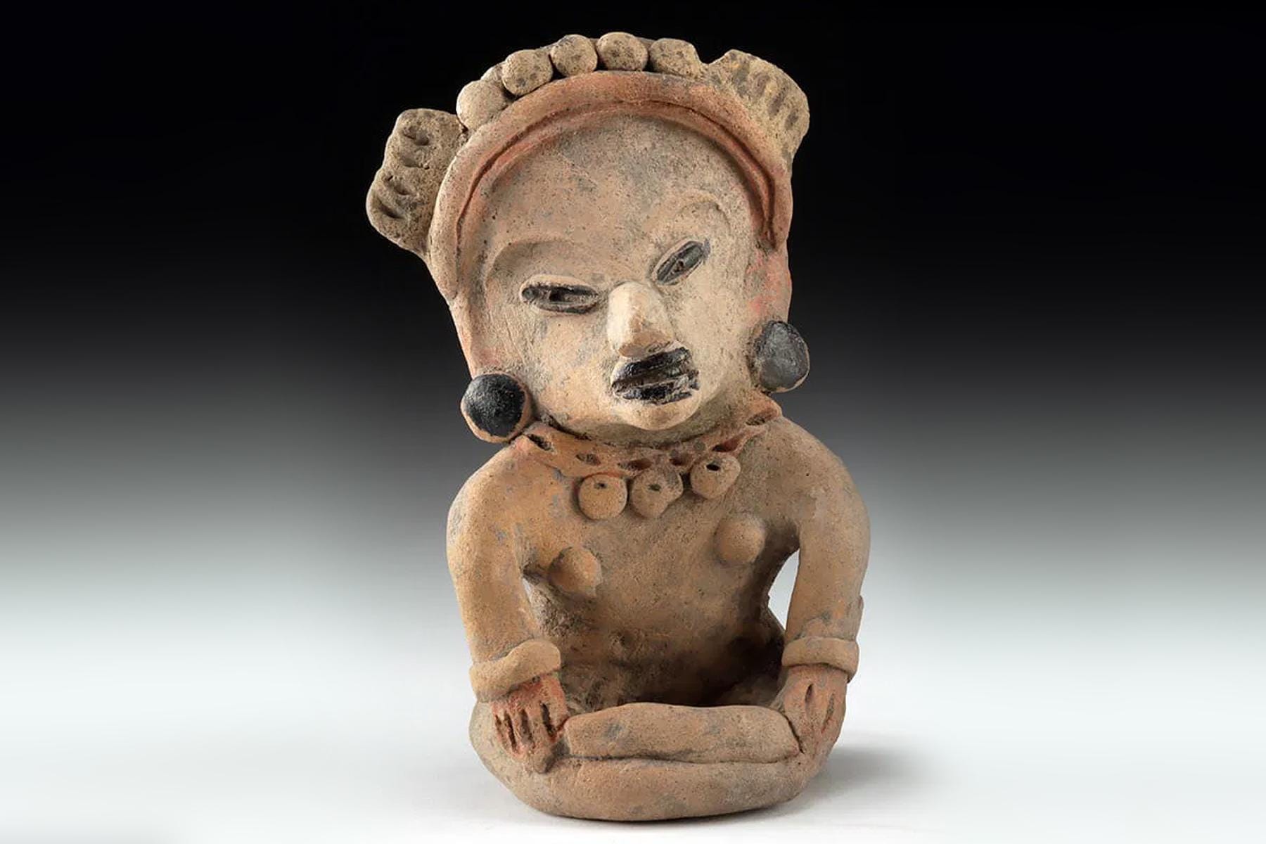 置物 Primitive Sculpture Ancient Pre Columbian Veracruz Pottery Female Sitting Figure