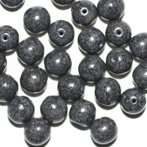 Speckle Grau Picasso Runde Tschechische Pressglas Perlen 8 mm (Packung mit 30)