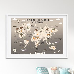 Personalisierte große A1 & A2 Tier Weltkarte in Beige /Atlas LuxusStoff Print - Ideales Kinderzimmer oder Kinderzimmer Dekor - Lernwanddruck