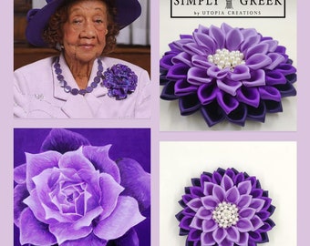 Einfarbiges Lila-Violett | DST inspirierte Blume | Delta Delta Theta Lila Ansteckblume