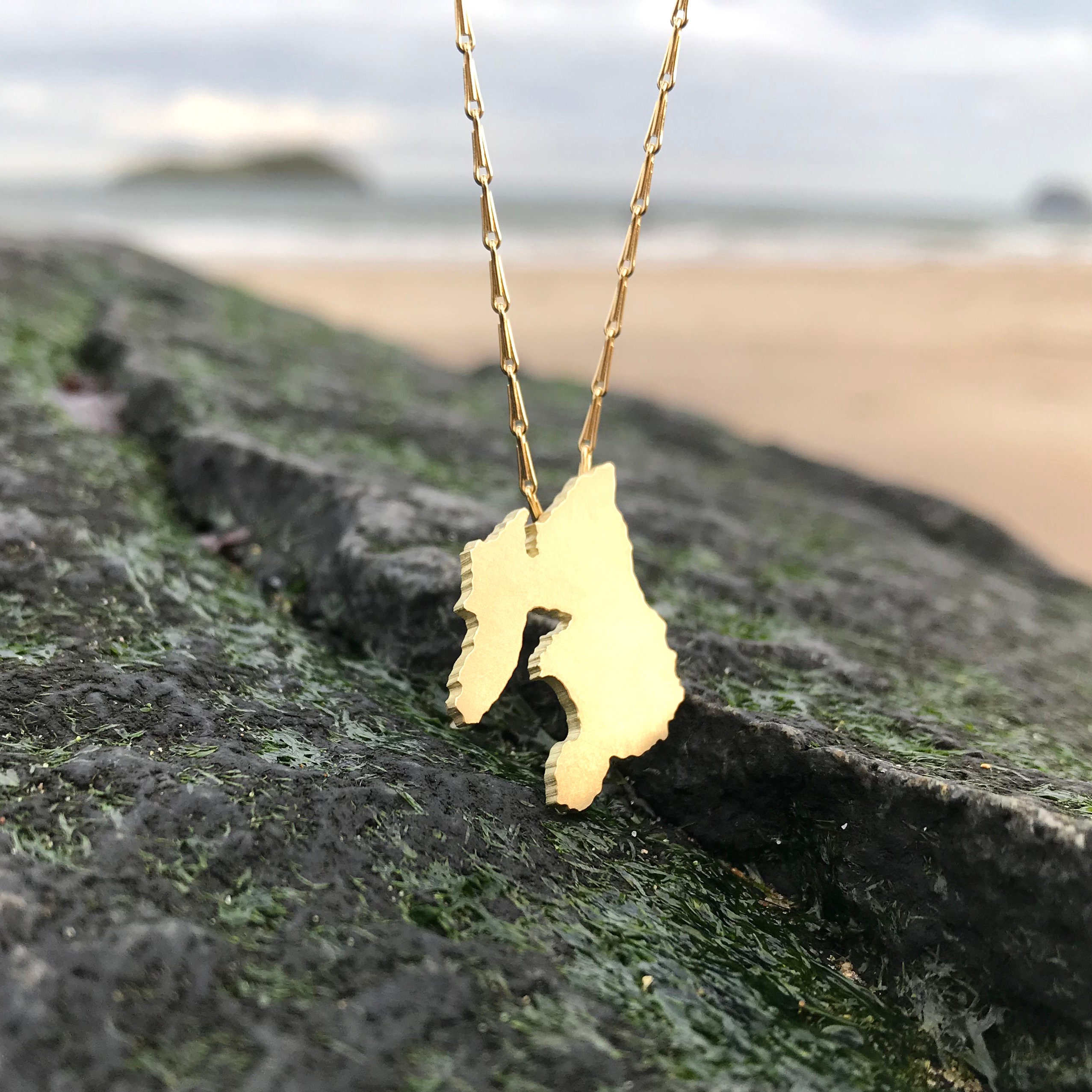 18Ct Gold Coastline Pendant | Personalised