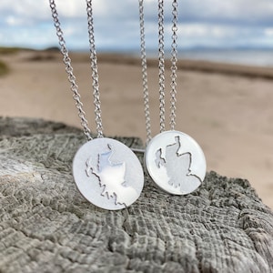 Collar de disco de mapa de Escocia / Collar de plata hecho a mano / Colgante de costa personalizado / Joyería escocesa / Colgante de plata de ley reciclado