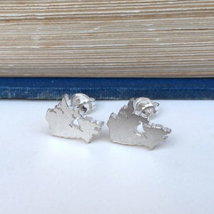 Boucles d'oreilles en argent sterling du Canada | Clous de carte uniques | Bijoux canadiens | Carte Bijoux | Petites boucles d'oreilles en argent de tous les jours | Fait main