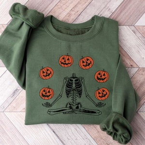 Halloween Sweatshirt Pumpkin Halloween Shirt, Fall Shirts for Women, Spookt Season Skeleton Thanksgiving Tshirt