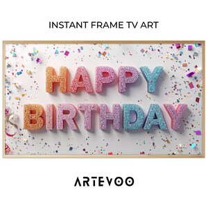 Könnte beinhalten: Ein rechteckiges Kunstwerk mit den Worten "HAPPY BIRTHDAY" in funkelnden, farbenfrohen Buchstaben. Die Buchstaben sind orange, rosa und blau, vor einem weißen Hintergrund mit Konfetti und einem Holzrahmen. Der Text "INSTANT FRAME TV ART" steht oben.