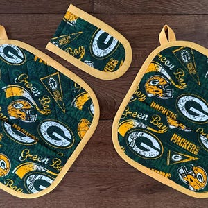 Set of 2 Green Bay Packers Original Handmade Pot Holders and Pan Handle