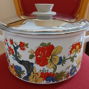 Vintage 1960&#39;s Enamelware Dutch Oven 60&#39;s Cooking Pot Groovy Flower Power Pot with Lid