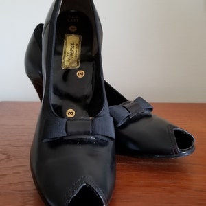 Vintage 1940s Shoes/Early 1950s Peep Toe/Pumps /Black Leather Shoes/High Heels