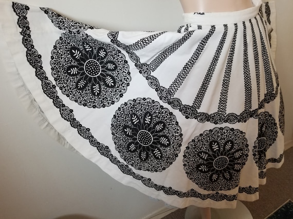 25 OFF Vintage 1950 s Full Circle Skirt 50s Flocked Corduroy Women s Skirt Black White Etsy