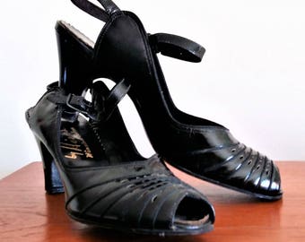 Vintage 1940s  Black Shoes Peep Toe Sling Back Pumps Open Toe Black Patent Leather 40's