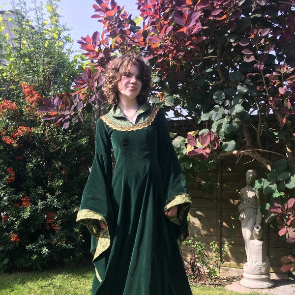 Eowyn-Inspired Green Velvet Gown. Medieval Robe. Renaissance Dress. LOTR Cosplay.