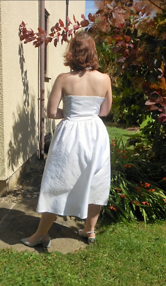white halter neck dress marilyn monroe