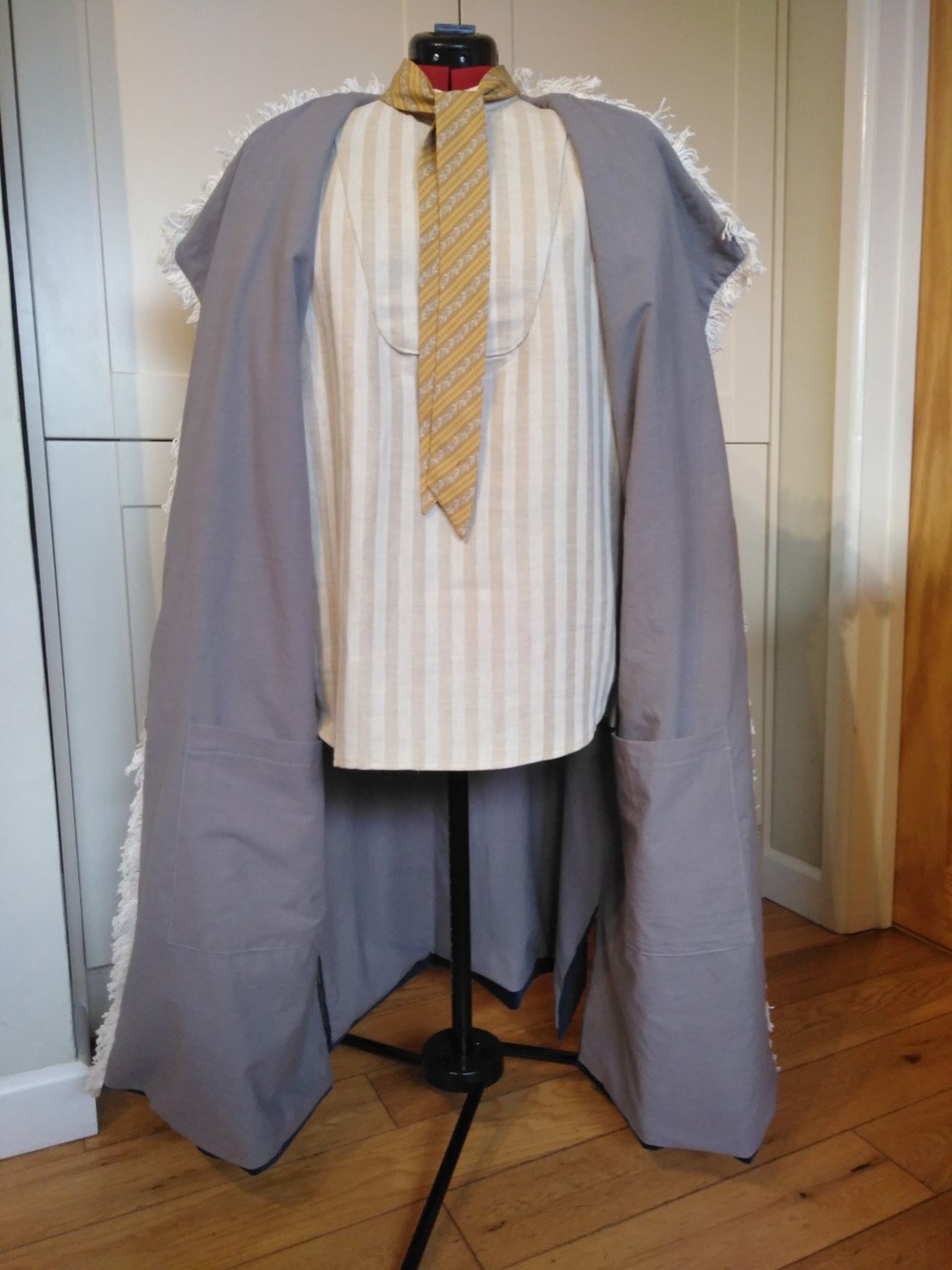 bilbo bathrobe