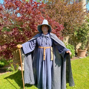 Capa de Gandalf. Capa gris de bouclé. Cosplay de ESDLA.