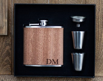Personalized Mahogany Wood Flask – Groomsmen Gift Set