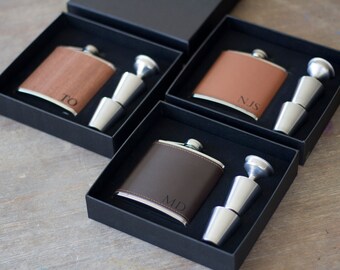 Best selling Men's Hip Flasks in a variety of modern and classic materials. Wood and Leather Hip Flasks as groomsmen proposal gifts.