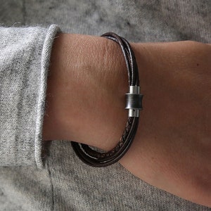 Multilayer brown leather bracelet for women, men leather bracelet with magnetic clasp, rustic leather bracelet for men or women, imagem 1