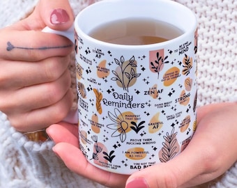 Taza con diseño digital envolvente "Recordatorios Diarios", 11 oz y 15 oz, sublimación, afirmaciones diarias, taza con recordatorios divertidos, vibras positivas.