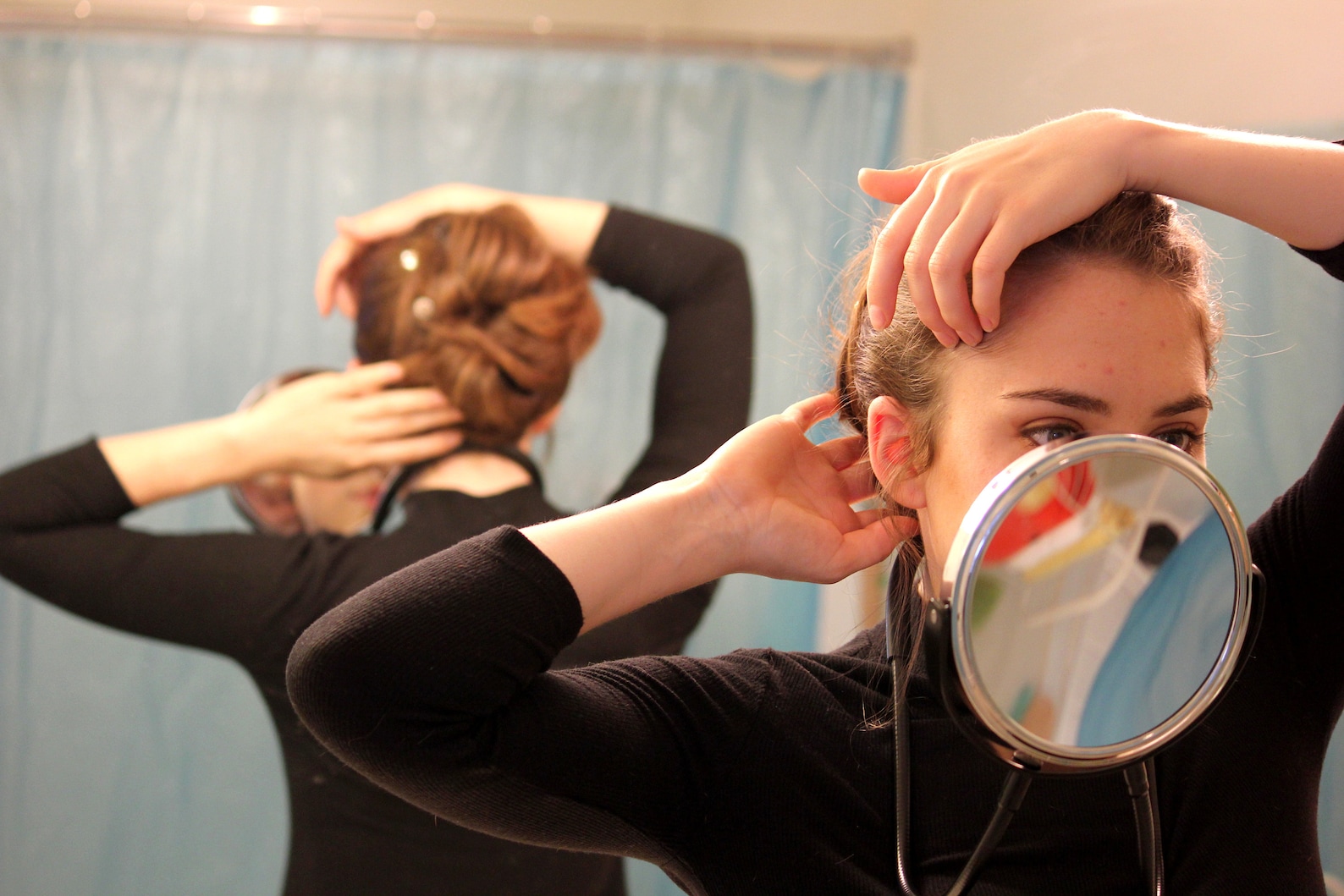 The Flexible Mirrorcle hands free mirror around the Etsy