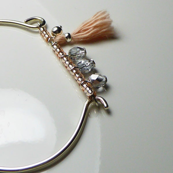 Bracelet en argent, perles de crystal et d'argent et pompon