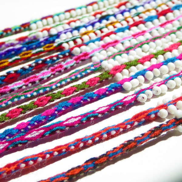 Bracelets watana en laine et perles - nuances bleues, vertes et violettes