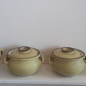 Four beautiful yellow Zaalberg Holland lidded dishes, sauce boat from the 1950s