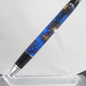Ballpoint "Big Ben" style click pen, in dark blue acrylic with embedded pinecones with chrome hardware, my Item 105134