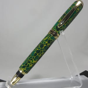 Fountain pen, "Sedona" style in jade TruStone with a gold web running throughout, with bright gold hardware, my Item 105762