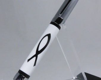 Pluma estilográfica, estilo "Presimo" en acrílico blanco con símbolo cristiano del pez negro, mi artículo 201124