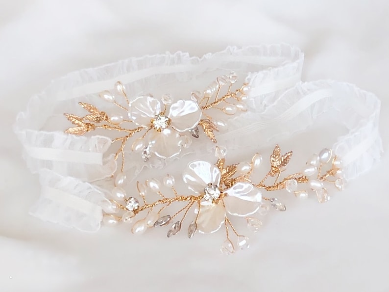 New Design Non slip Delicate Rhinestone wedding garter set Rhinestone bridal garter set Keepsake Garter image 3