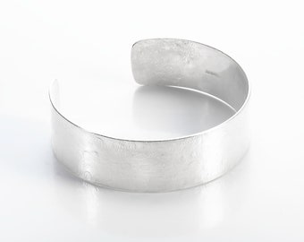 Silver textured adjustable cuff bracelet, this hammer textured patterned cuff is truly a modern classic, an ideal gift for her.