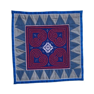 Medium Paj Ntaub &quot;Heart&quot; | Hmong Collectible | Flower Cloth
