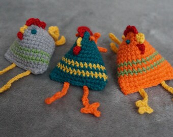 Chicken shelf sitter with dangling legs Mini crochet chicken Chicken keychain Small crochet chicken tote bag charm Crochet keychain