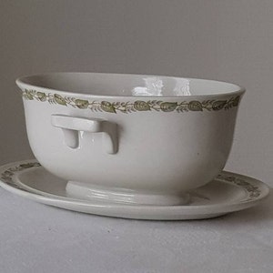 Gustavsberg Lövranka Flintporslin Vintage Ceramic Porcelain Gravy Boat Saucier Creamer L 20 cm. Swedish 1950s. Retro tableware