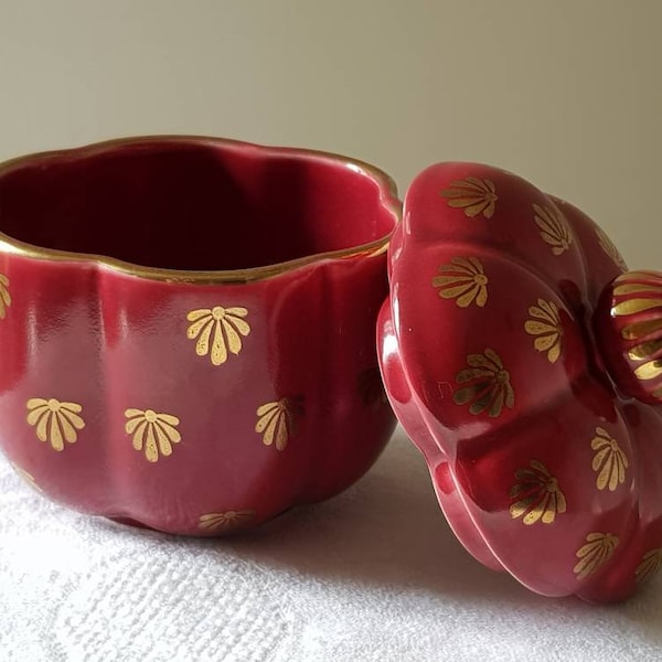 Upsala Ekeby Gefle 'Red Rubin' Vintage Ceramic Jar with lid. h 10 cm Red w/Gold Pattern 1930s Arthur Percy design. Swedish Retro Home Decor