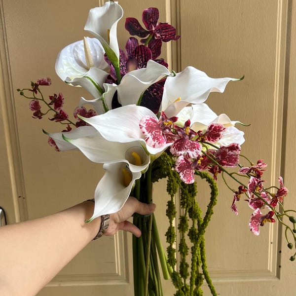 Simple calla lily bouquet, Minimalist White Calla Lily Wedding Bouquet, white burgundy moody bouquet, burgundy orchid cascading amaranths