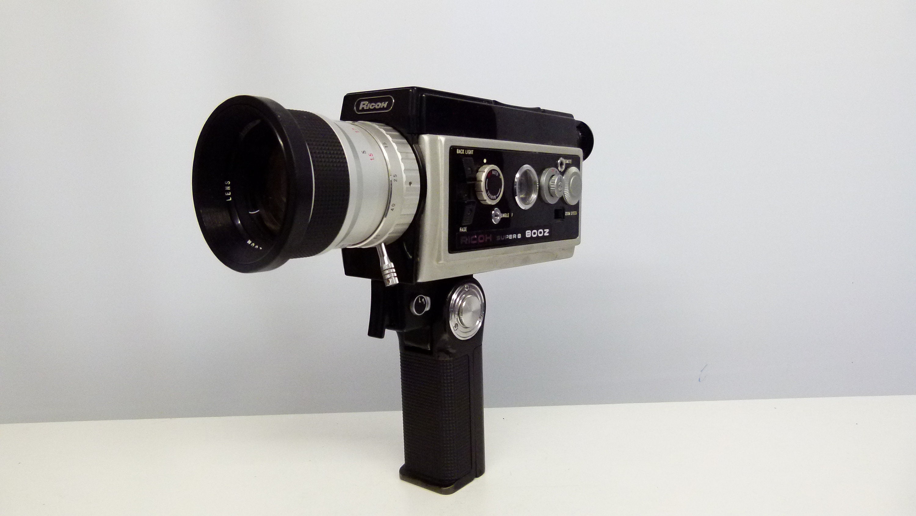 昭和レトロ】8ミリフィルムカメラ RICOH SUPER8 800Z - メルカリ