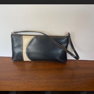 Monedero NWT BLACK & Ivory CLUTCH con asa de piel sintética