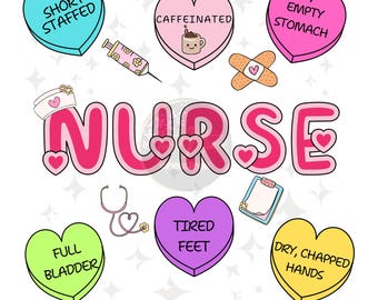Puede incluir: Una ilustración rosa y blanca de la palabra "ENFERMERA" con corazones y otros iconos relacionados. Los iconos incluyen un gorro de enfermera, un estetoscopio, una jeringa, una venda, un portapapeles y corazones de caramelo con frases como "Personal escaso", "Con cafeína", "Estómago vacío", "Vejiga llena", "Pies cansados" y "Manos secas y agrietadas".