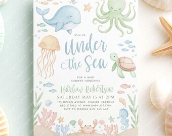 Könnte beinhalten: Eine Einladung mit dem Text "Under the Sea" mit Aquarellillustrationen von Meereslebewesen, darunter ein Wal, ein Oktopus, eine Qualle und eine Schildkröte. Die Einladung ist von Muscheln und Seesternen umgeben.