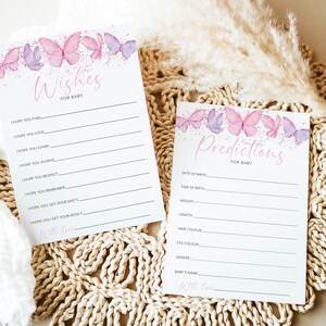 Op de afbeelding: Twee printbare kaarten met een aquarel-vlinderontwerp. De eerste kaart heeft de tekst "Wensen voor baby" en bevat prompts om wensen te schrijven voor een pasgeboren baby. De tweede kaart heeft de tekst "Voorspellingen voor baby" en bevat prompts om de geboortegegevens van de baby te voorspellen.