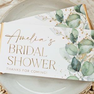 Könnte beinhalten: Weiße Geschenkbox mit goldener Aufschrift "Amelia's Bridal Shower Thanks for Coming!" mit einem Aquarelldesign aus grünen Blättern und goldenen Akzenten.