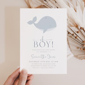 Op de afbeelding: Een uitnodiging voor een babyshower met een lichtblauwe walvisillustratie en de tekst "Oh Boy!". De uitnodiging bevat de details van het evenement: datum, tijd, locatie en de naam Samantha Jones. Het evenement is op zaterdag 15 mei om 13.00 uur.