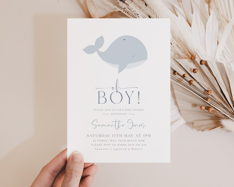 Op de afbeelding: Een uitnodiging voor een babyshower met een lichtblauwe walvisillustratie en de tekst "Oh Boy!". De uitnodiging bevat de details van het evenement: datum, tijd, locatie en de naam Samantha Jones. Het evenement is op zaterdag 15 mei om 13.00 uur.