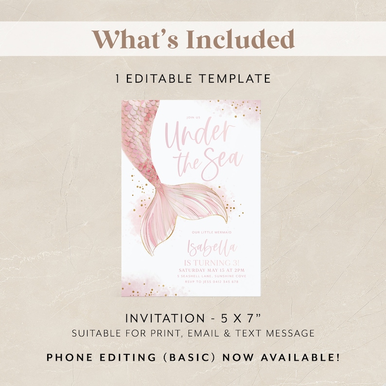 K&ouml;nnte beinhalten: Eine Einladungsvorlage f&uuml;r eine Geburtstagsparty zum Thema Meerjungfrau. Die Einladung zeigt einen rosafarbenen Meerjungfrauen-Schwanz mit goldenem Glitzer und den Text "Under the Sea". Der Text "Our Little Mermaid Isabella is turning 3" ist ebenfalls enthalten. Die Einladung ist 5 Zoll mal 7 Zoll gro&szlig;.